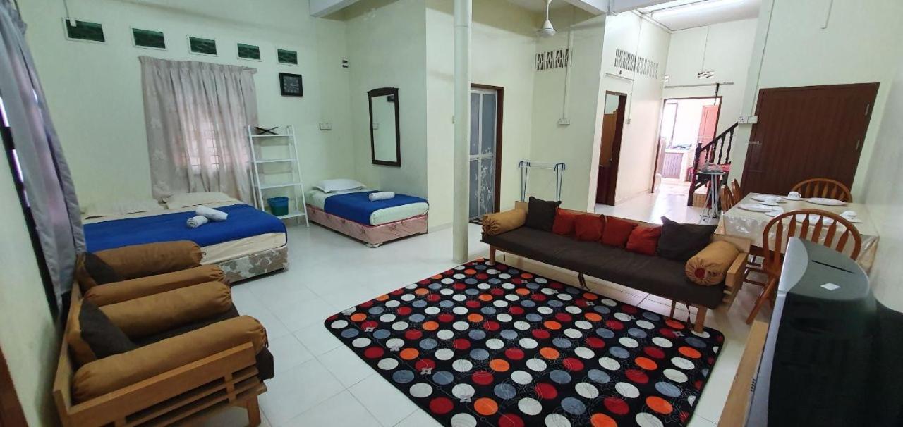 Abah Homestay Куала Теренгану Екстериор снимка