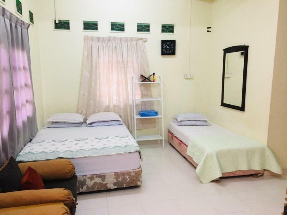 Abah Homestay Куала Теренгану Екстериор снимка